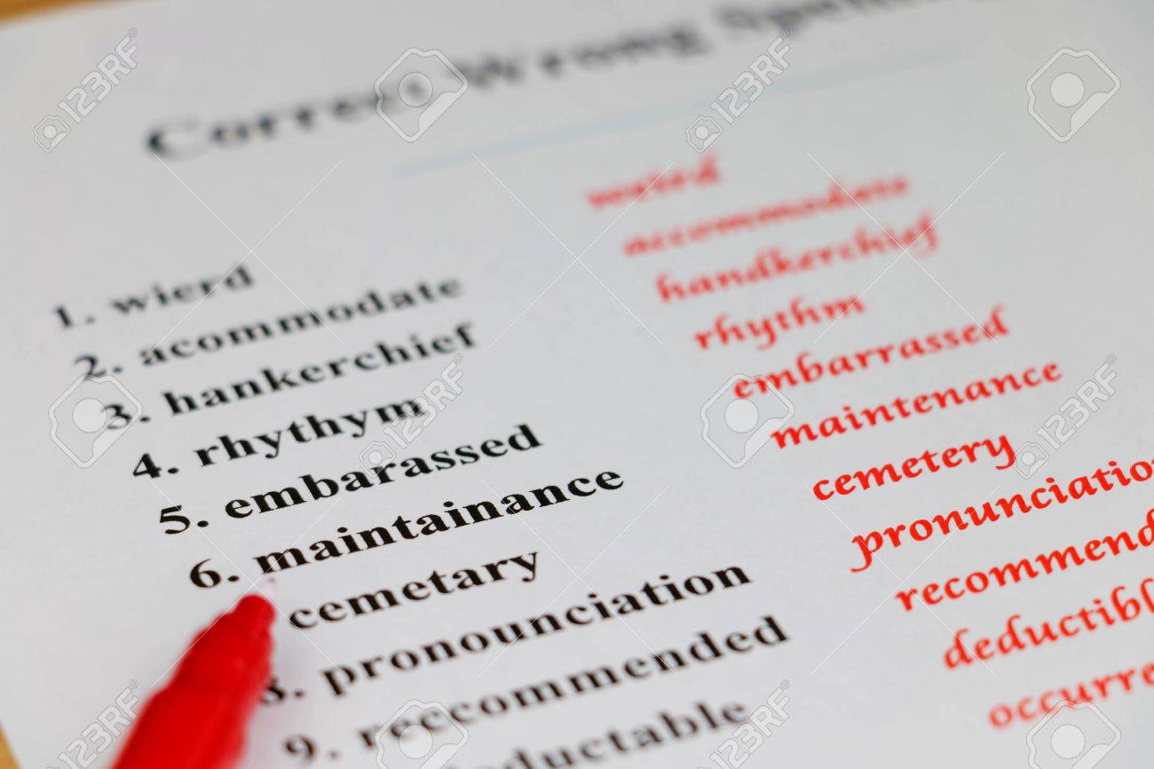 テーブルの上の英語スペル チェック シート の写真素材 画像素材 Image