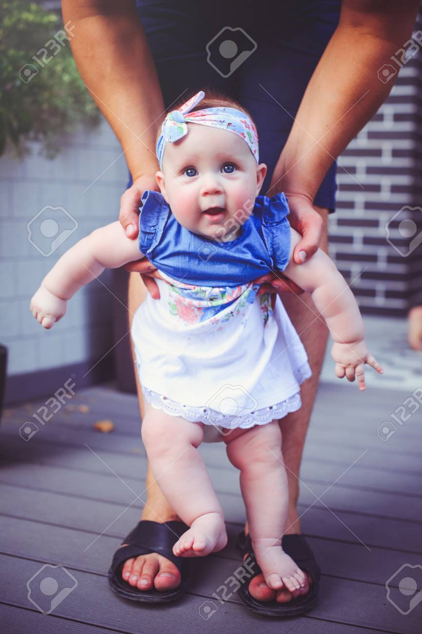 can a 6 month old walk