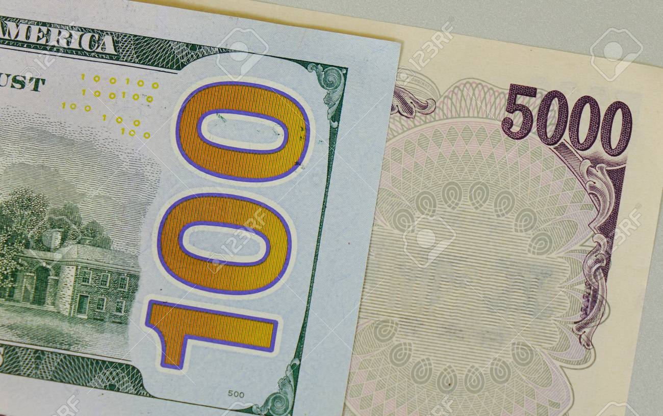 多くの種類の紙幣 - クローズ アップ。米 100 ドル紙幣、日本 5,000 円札。の写真素材・画像素材 Image 70114920