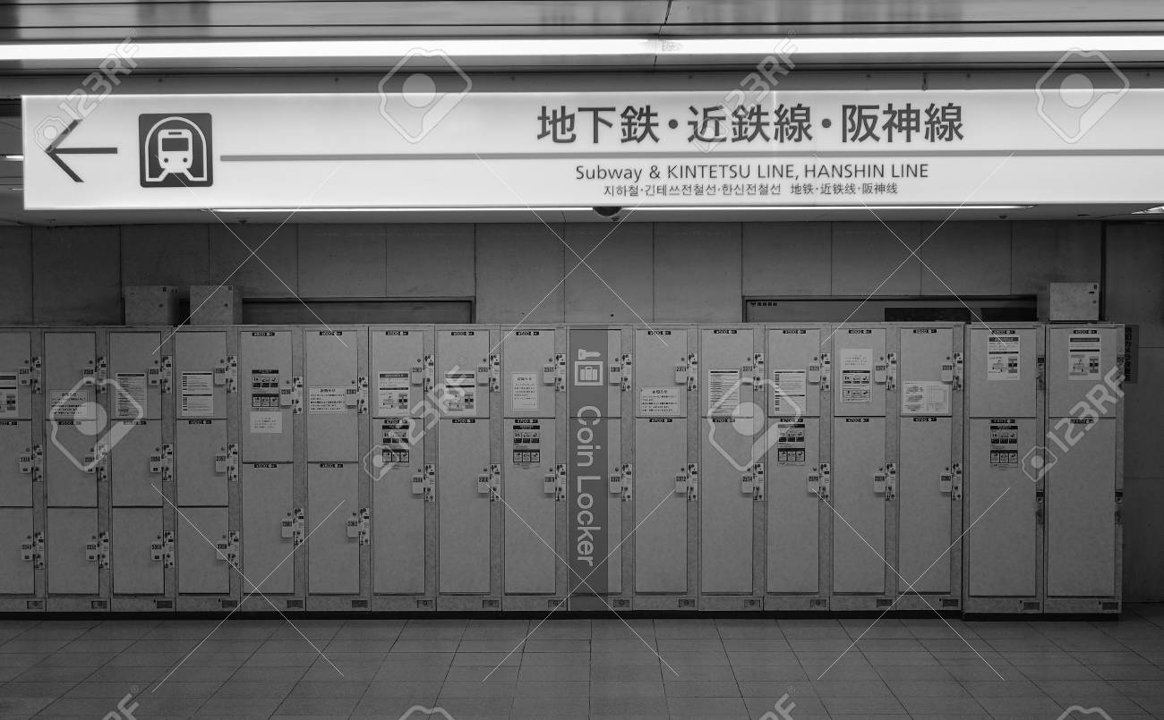 일본 오사카-2016 년 11 월 24 일. 일본 오사카의 JR 역에서 다양한 크기의 자동 동전 로커. 일본의 모든 주요 기차역에는 코인  로커가 있습니다. 로열티 무료 사진, 그림, 이미지 그리고 스톡포토그래피. Image 70064212
