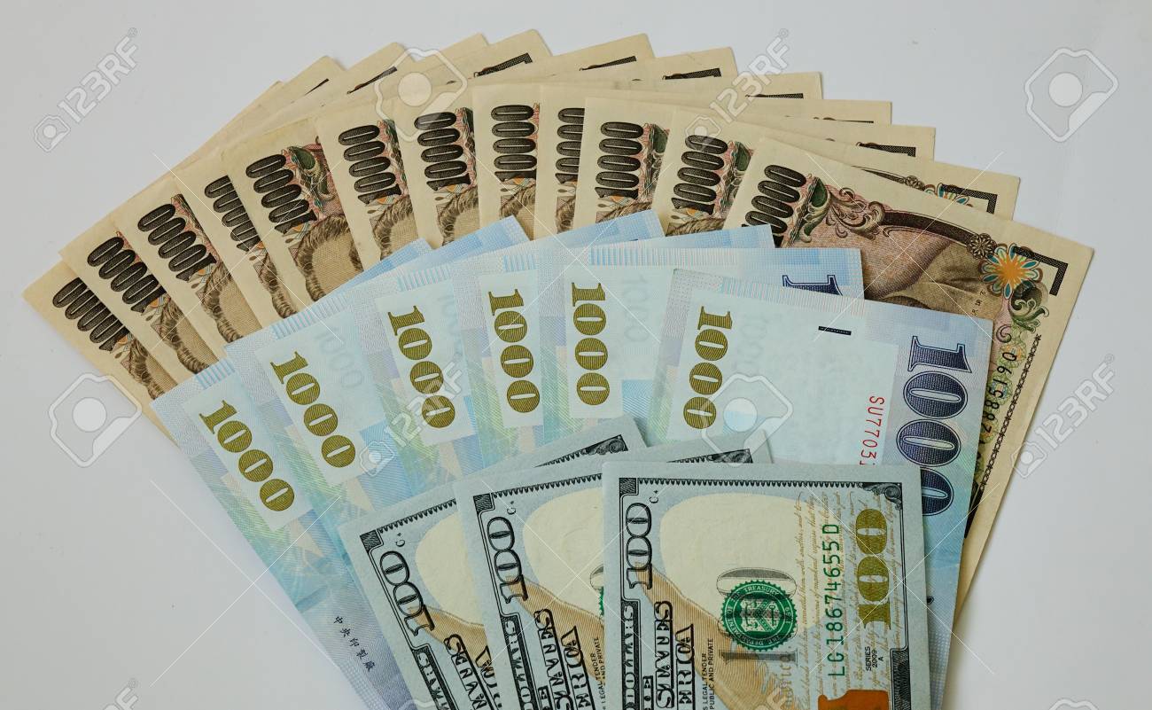 많은 종류의 지폐 - 가까이. 미국 달러, 일본 엔, 대만 달러. 로열티 무료 사진, 그림, 이미지 그리고 스톡포토그래피. Image  78745390