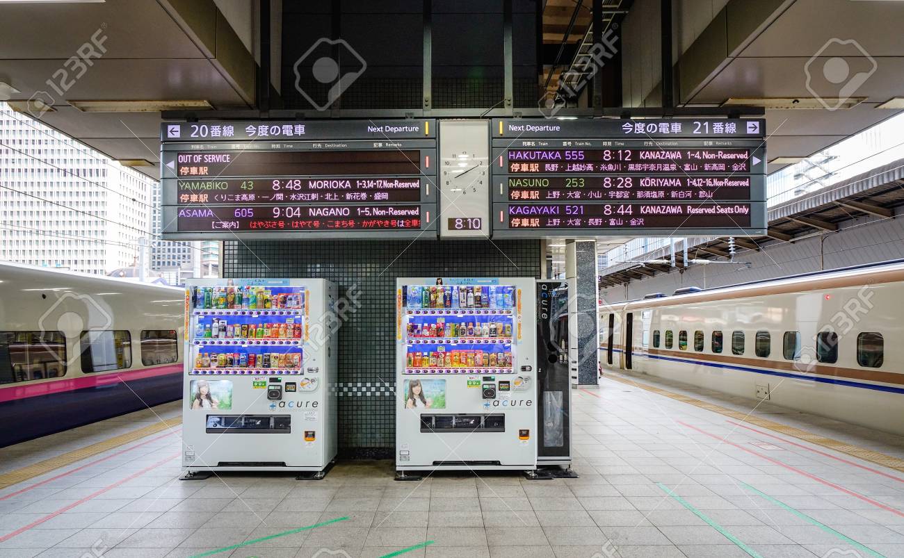 16 年 1 月 2 日 東京都 東京 日本の新幹線の駅の案内板 新幹線は日本鉄道グループが運営する日本の高速鉄道路線のネットワークです の写真素材 画像素材 Image