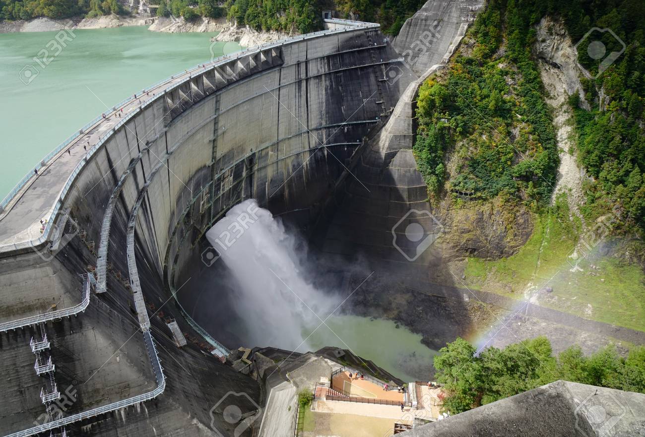 富山県の黒部ダム。黒部市は日本最大のダム、最も大きいの確かに 1