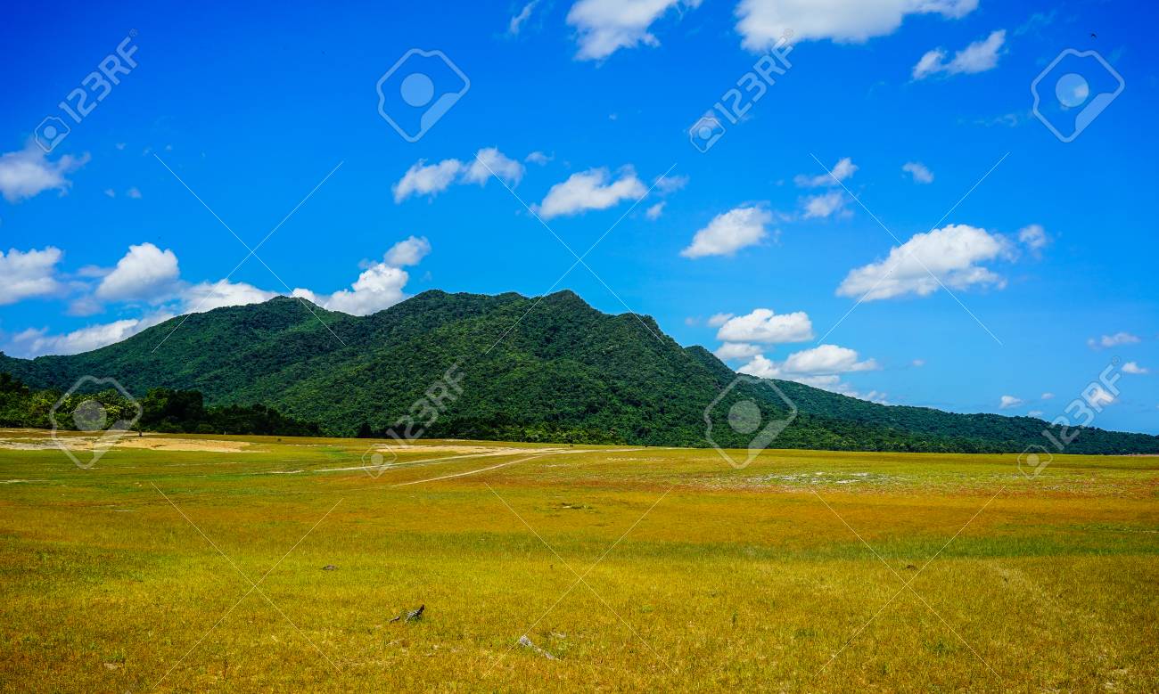 Cenario Da Montanha Em Montanhas Centrais Vietname O Planalto Central Do Vietna Tay Nguyen E Uma Das Areas Mais Fascinantes Do Pais Fotos Retratos Imagenes Y Fotografia De Archivo Libres De Derecho