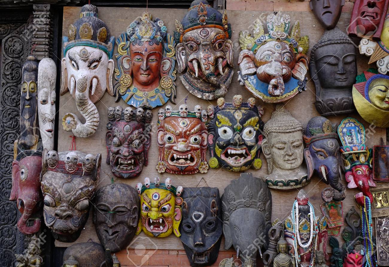 ネパールのカトマンズのタメル地区でカラフルなマスクを販売 の写真素材 画像素材 Image