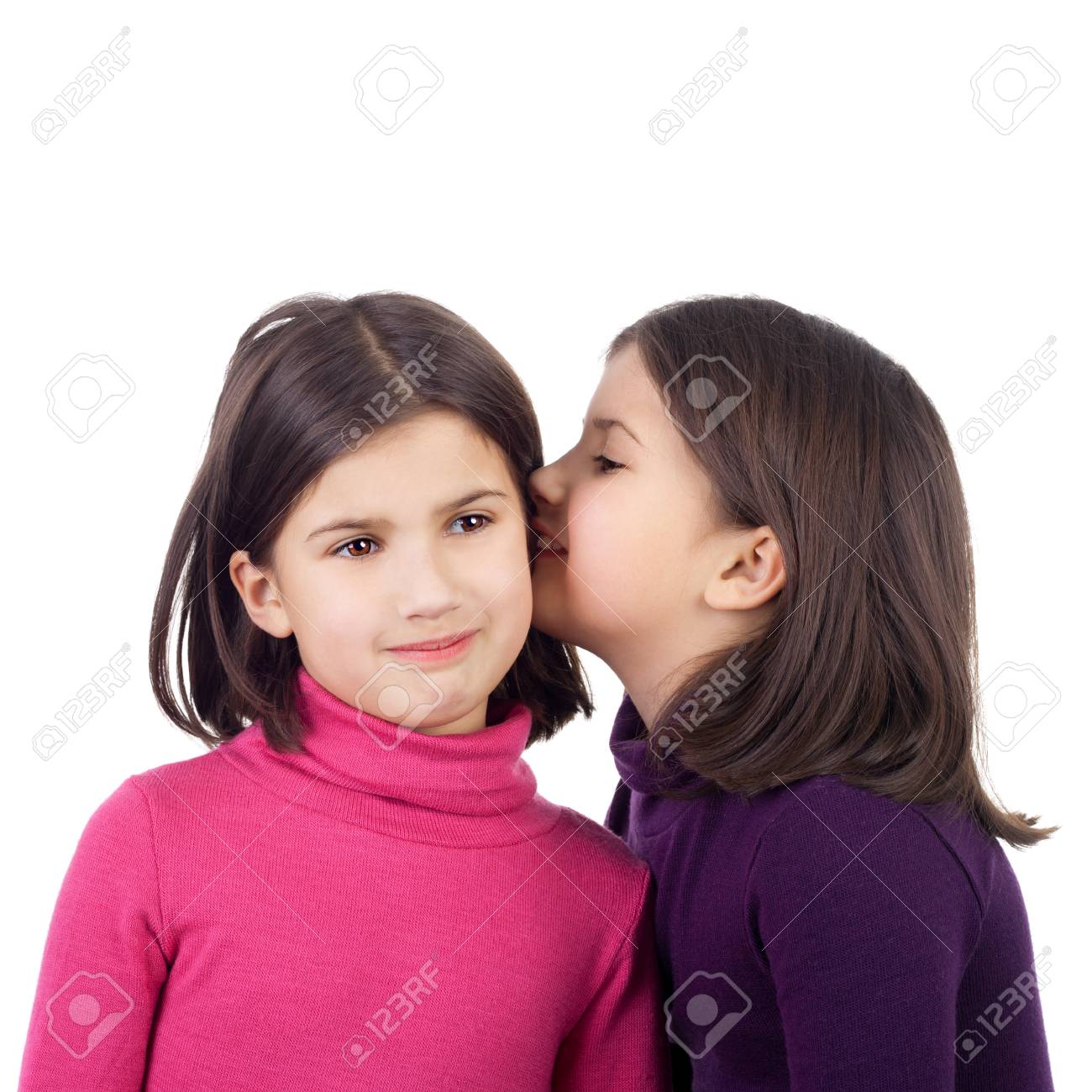 可愛い双子の姉妹がささやくクローズアップ画像 の写真素材 画像素材 Image
