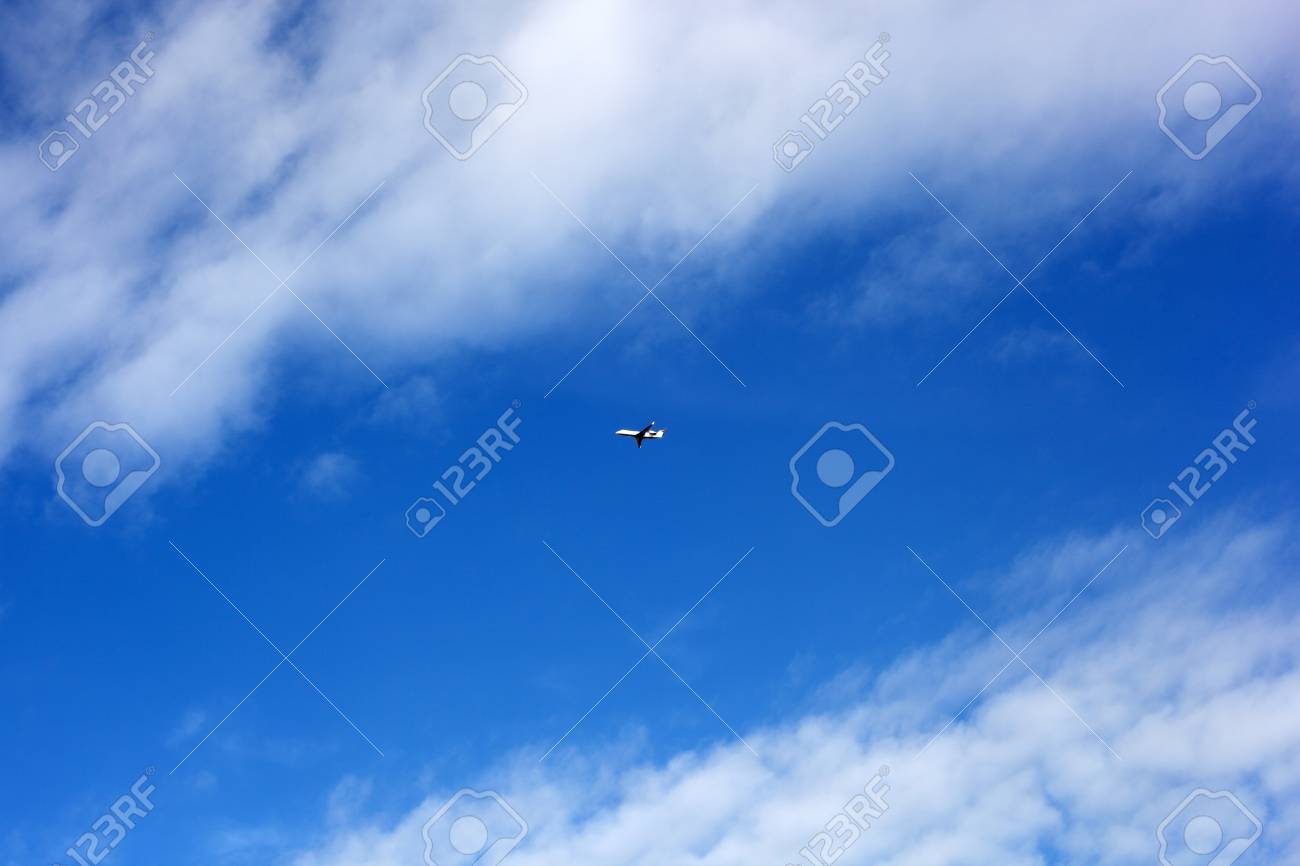 青空を飛ぶ飛行機 の写真素材 画像素材 Image 青空を飛ぶ飛行機 の写真素材 画像素材 Image