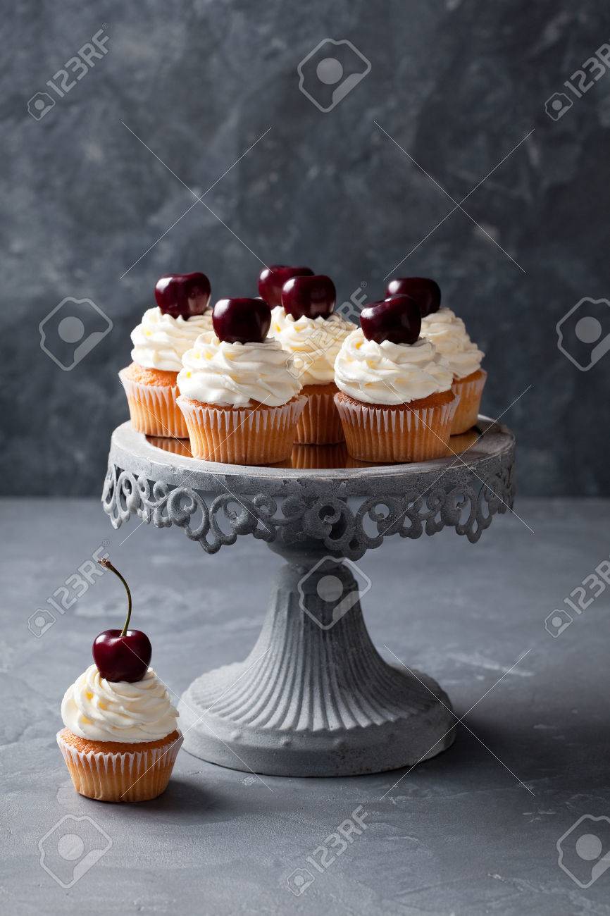 限定セール カップケーキスタンド 4段 アクリル Megjc Gov Jm