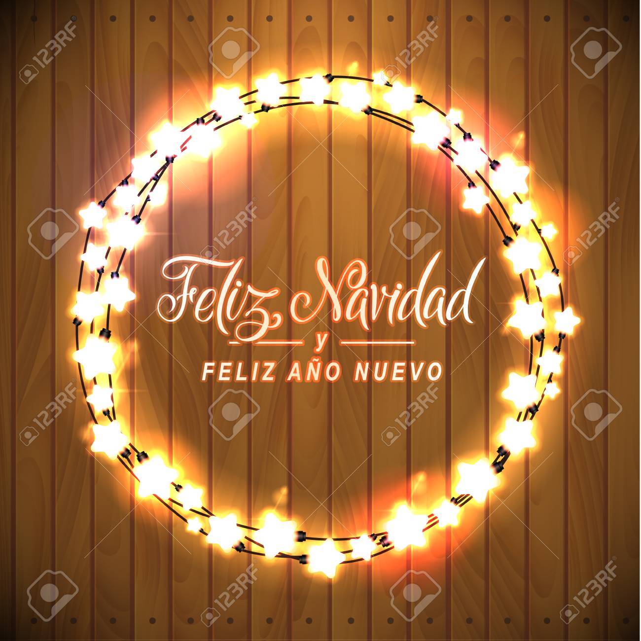 メリー クリスマスと新年あけましておめでとうございます スペイン語 輝くクリスマス ライト リース クリスマスの休日のグリーティング カードのデザイン 木製手描き背景 のイラスト素材 ベクタ Image
