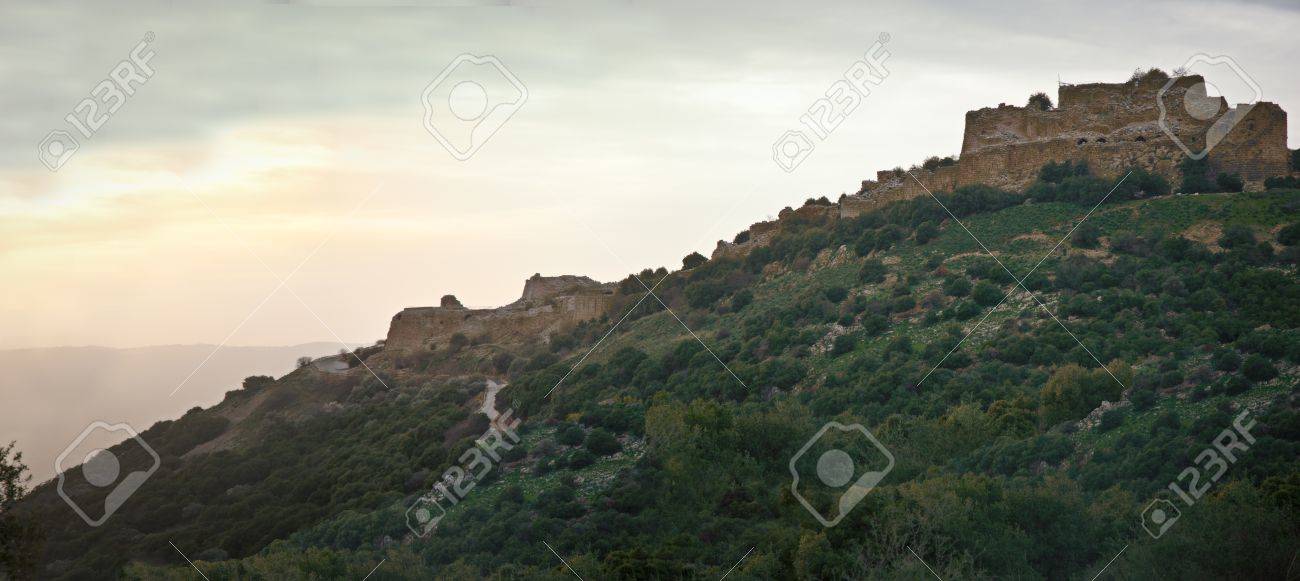 Nimrod 要塞国立公園 ハーモン ストリーム Banias Elder Nimrod 要塞のふもとにアッパー ガリラヤの丘 海抜 800 M に位置する古代の要塞ホスト リチャード ライオン ハートがの前に彼は彼の兵士を命じた の写真素材 画像素材 Image