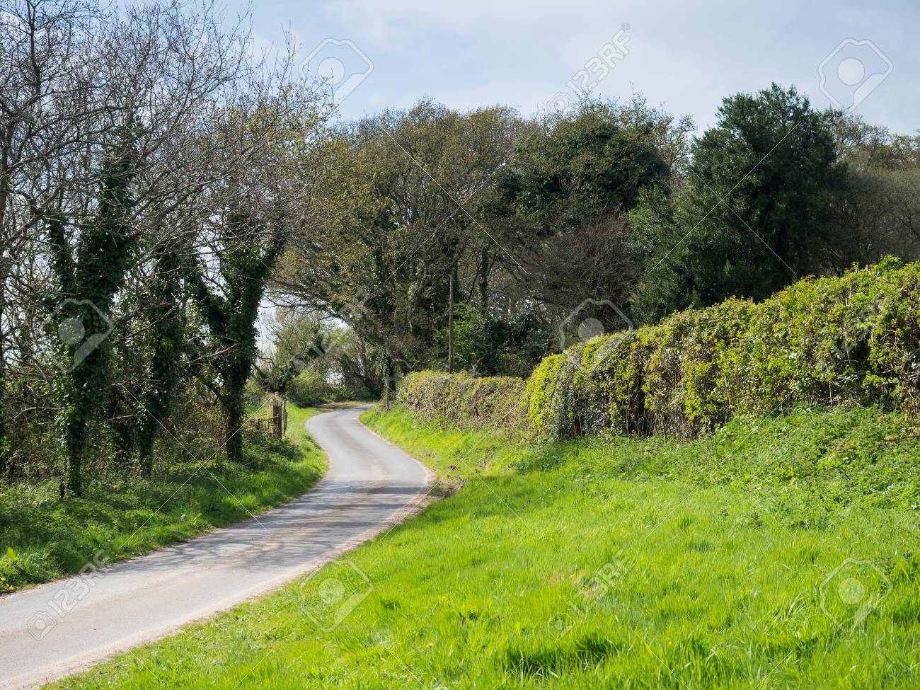 道路と青 Cloudscape 風光明媚な英語緑豊かな田園風景 の写真素材 画像素材 Image 道路と青 Cloudscape 風光明媚な英語緑豊かな田園風景 の写真素材 画像素材 Image