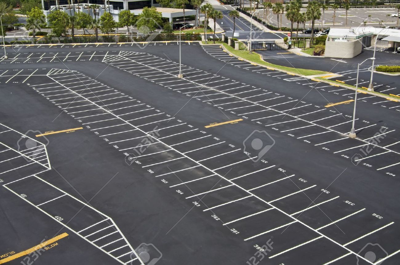 上から大きな番号のスペース駐車場 の写真素材 画像素材 Image