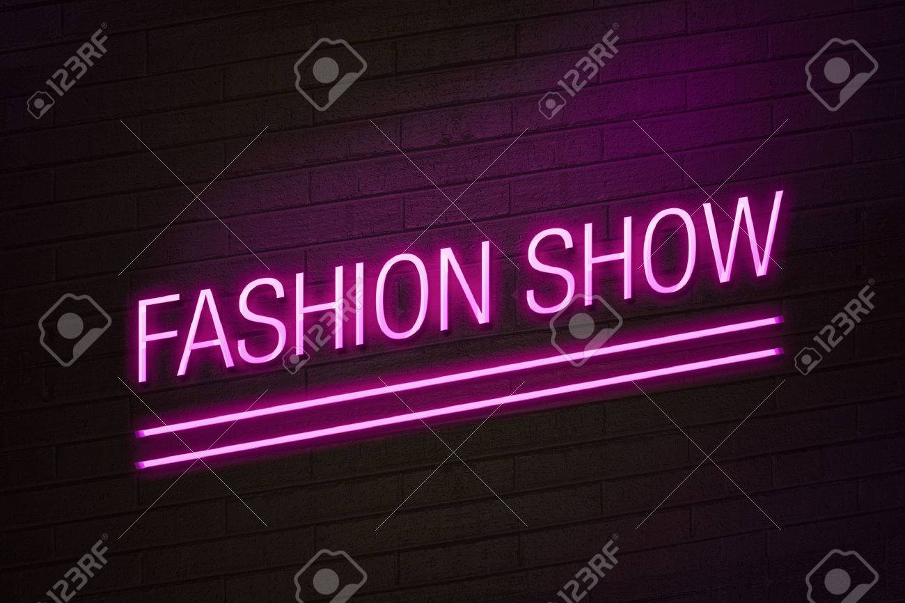 Модный показ. Модный показ версаче. Fashion show текст. Модель джиджи хадид на подиуме. Показ мод кендалл дженнер версаче.
