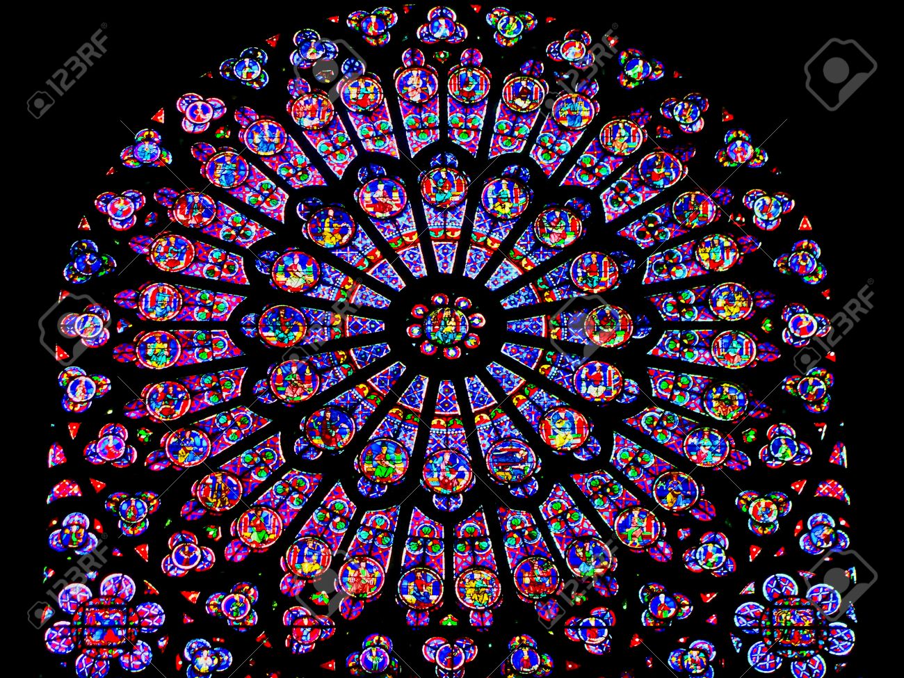 パリのノートルダム寺院のバラ窓フランスの写真素材・画像素材 Image