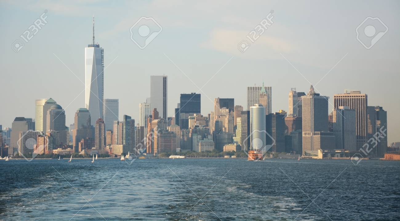 Panorama Bild Der Skyline Von Lower Manhattan Aus Staten Island Fahre New York City Lizenzfreie Fotos Bilder Und Stock Fotografie Image 22689812