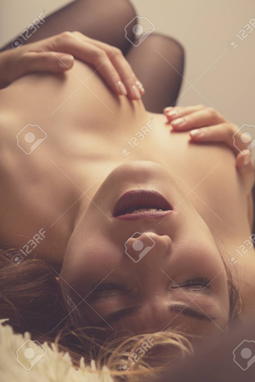 Pics Of A Nude Aroused Woman pics of a nude aroused woman