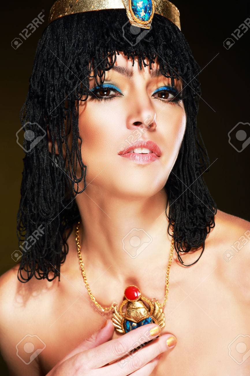 グランジ上エジプト美人ブロンズ肖像画 の写真素材 画像素材 Image