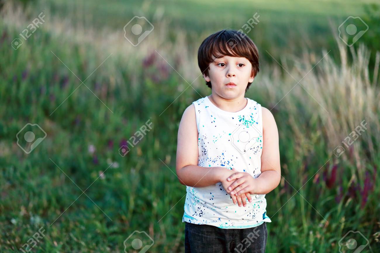 стрижка мужская дед инсайд 12 лет. американские мальчики 6 лет. Parents with 16 year old boy reading. A six year old boy walked. мальчик на прогулке фильм.