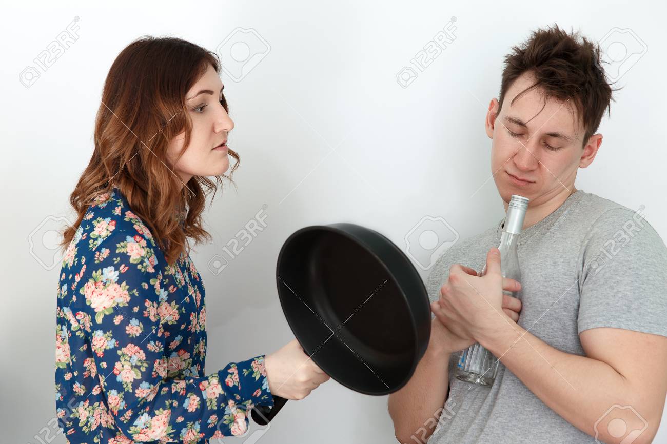 Scarica Gratis Images Femme Avec Poele A Frire Gronder Sur Mari Alcoolique Avec Une dernière par