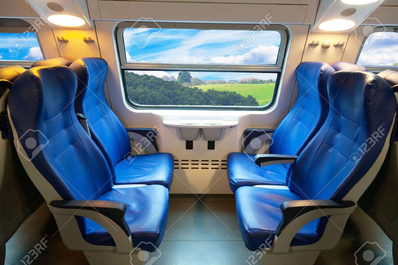 窓から美しい景色を長距離メッセージの電車の車 の写真素材 画像素材 Image