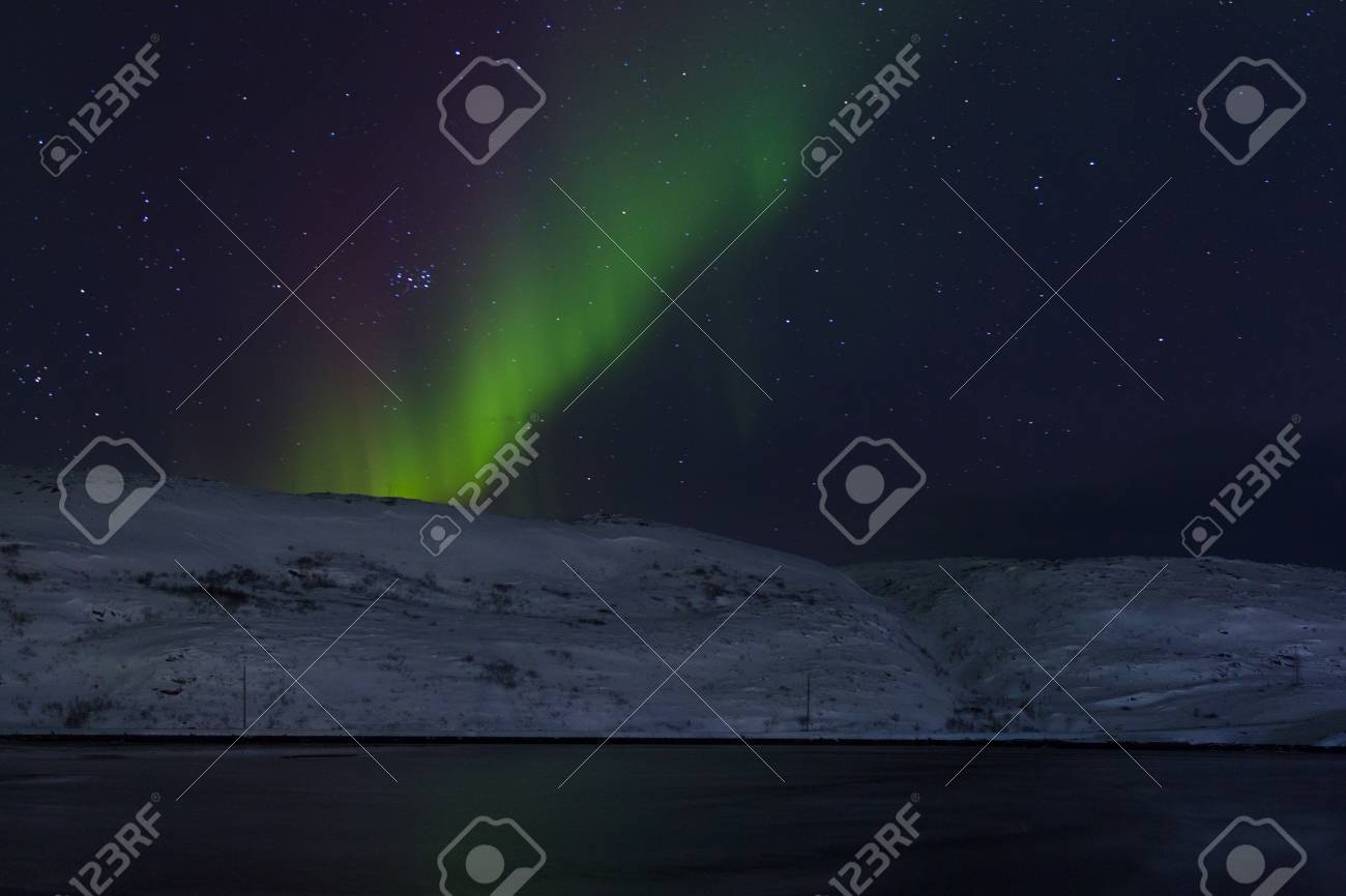 沿岸の海の上のオーロラ オーロラ の写真素材 画像素材 Image