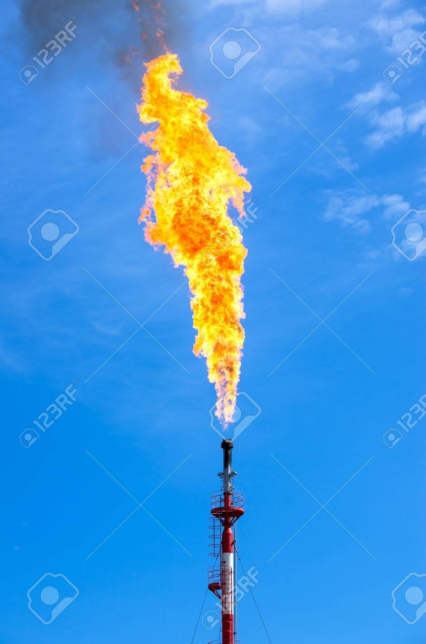 가스 플레어 링. 토치 하늘을. 로열티 무료 사진, 그림, 이미지 그리고 스톡포토그래피. Image 36749349