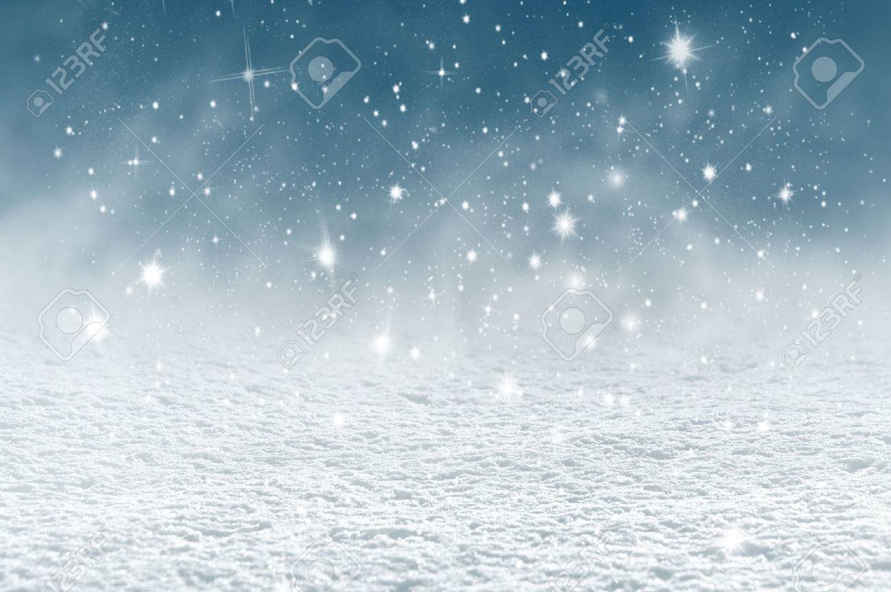 Winter Weihnachtshintergrund Mit Glanzendem Schnee Und Schneesturm Lizenzfreie Fotos Bilder Und Stock Fotografie Image