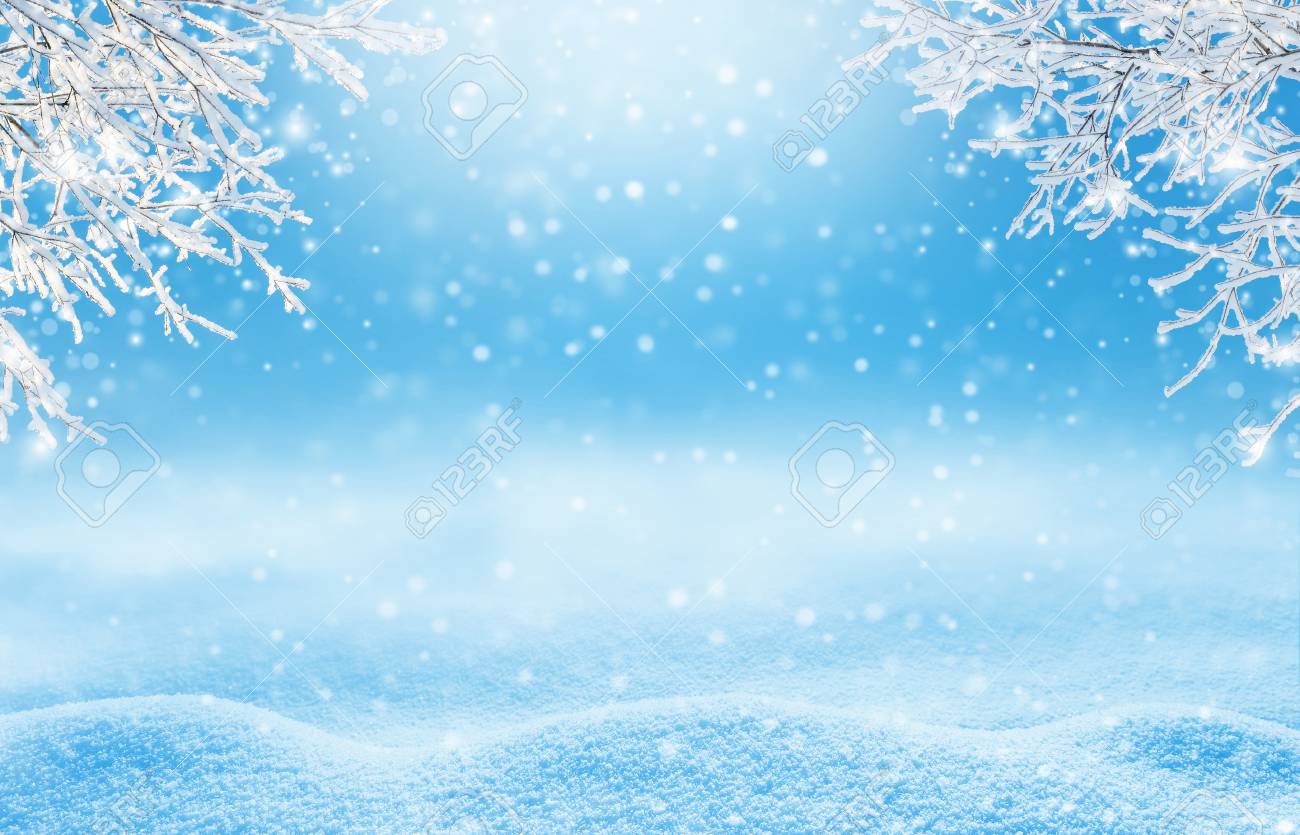 Winter Weihnachtslandschaft Mit Schneeverwehungen Und Asten In Raureif Lizenzfreie Fotos Bilder Und Stock Fotografie Image 66112955