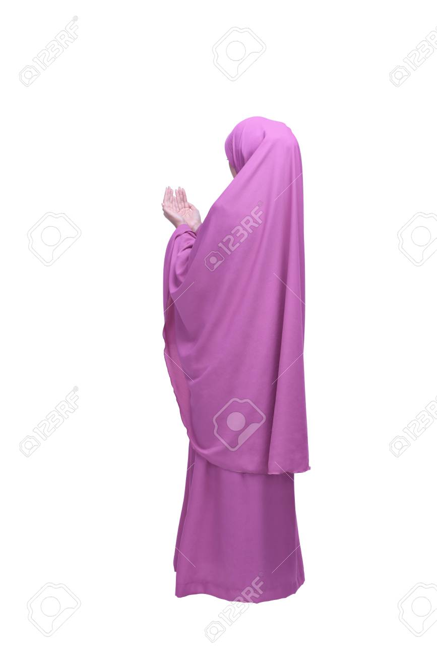 白い背景の上に孤立したポーズをとる神に祈るアジアのイスラム教徒の女性の肖像画 の写真素材 画像素材 Image