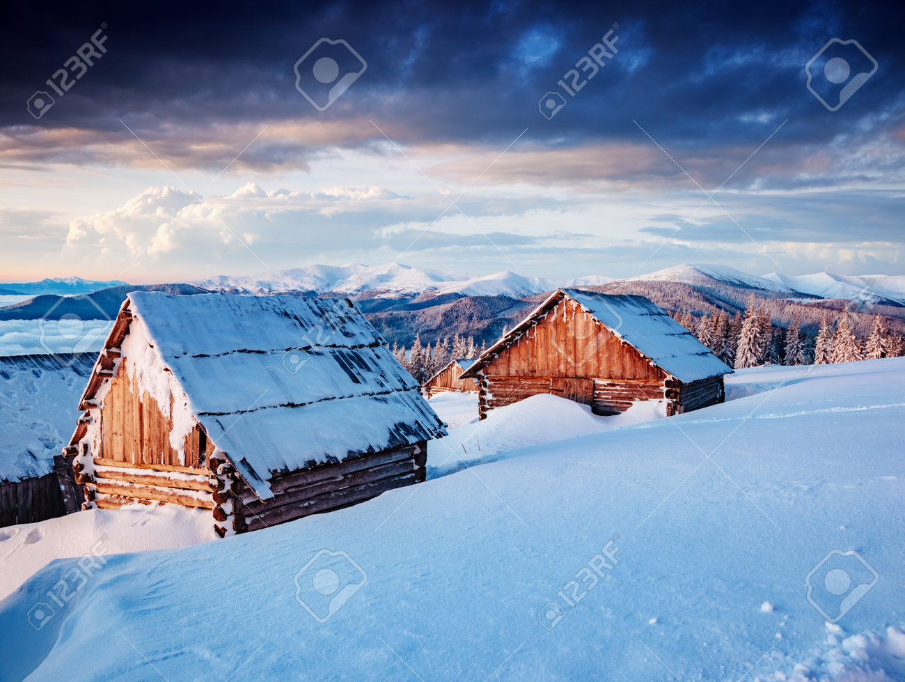 Splendid View Of The Countryside. Frosty Morning In The Farm Land. Location  Carpathian Mountains, Ukraine, Europe. Beautiful Nature Landscape.  Excellent Winter Wallpaper. Explore The Beauty Of Earth. Stock Photo,  Picture and Royalty, image size:1300x979