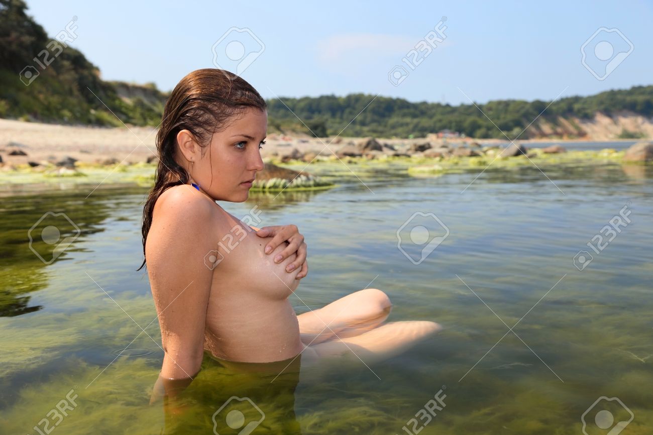 Playing Nude In Water Girls Playing Nude In Water Girls