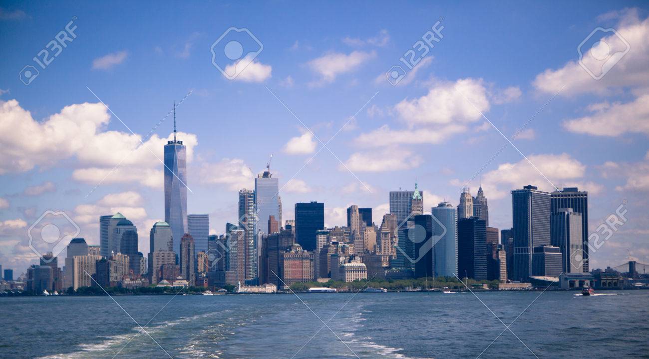 Das New York City Manhattan Financial District Blick Von Der Staten Island Fahre Lizenzfreie Fotos Bilder Und Stock Fotografie Image 75311880