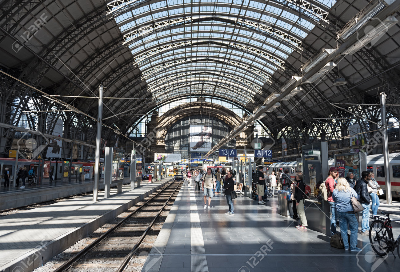 ドイツのフランクフルトでフランクフルト中央駅内 の写真素材 画像素材 Image