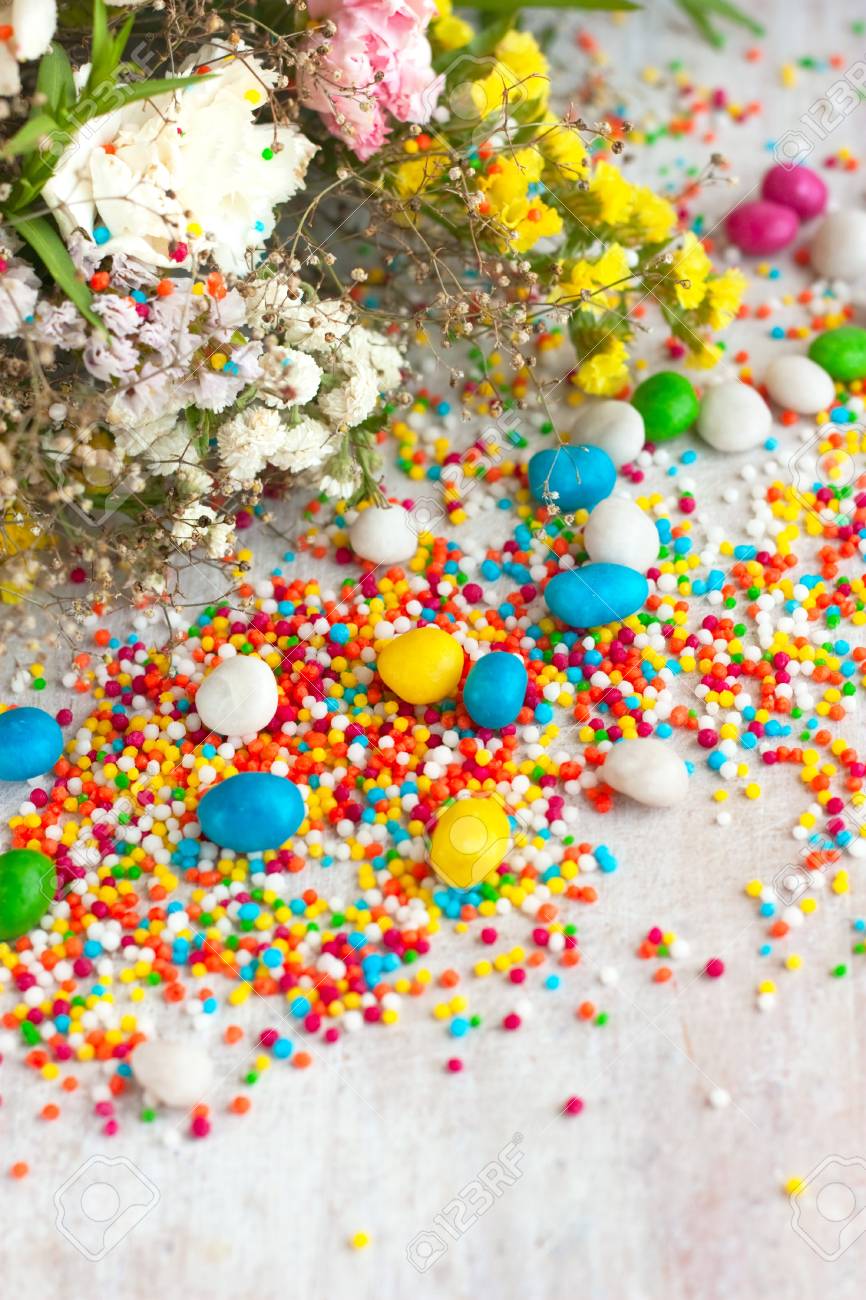 Bouquet De Fleurs Et De Bonbons Sucrés