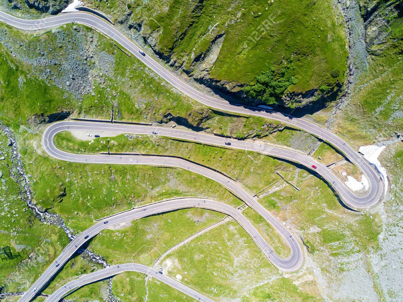 https://previews.123rf.com/images/leszekczerwonka/leszekczerwonka1707/leszekczerwonka170700351/82772663-aerial-view-of-transfagarasan-highway-in-romania.jpg