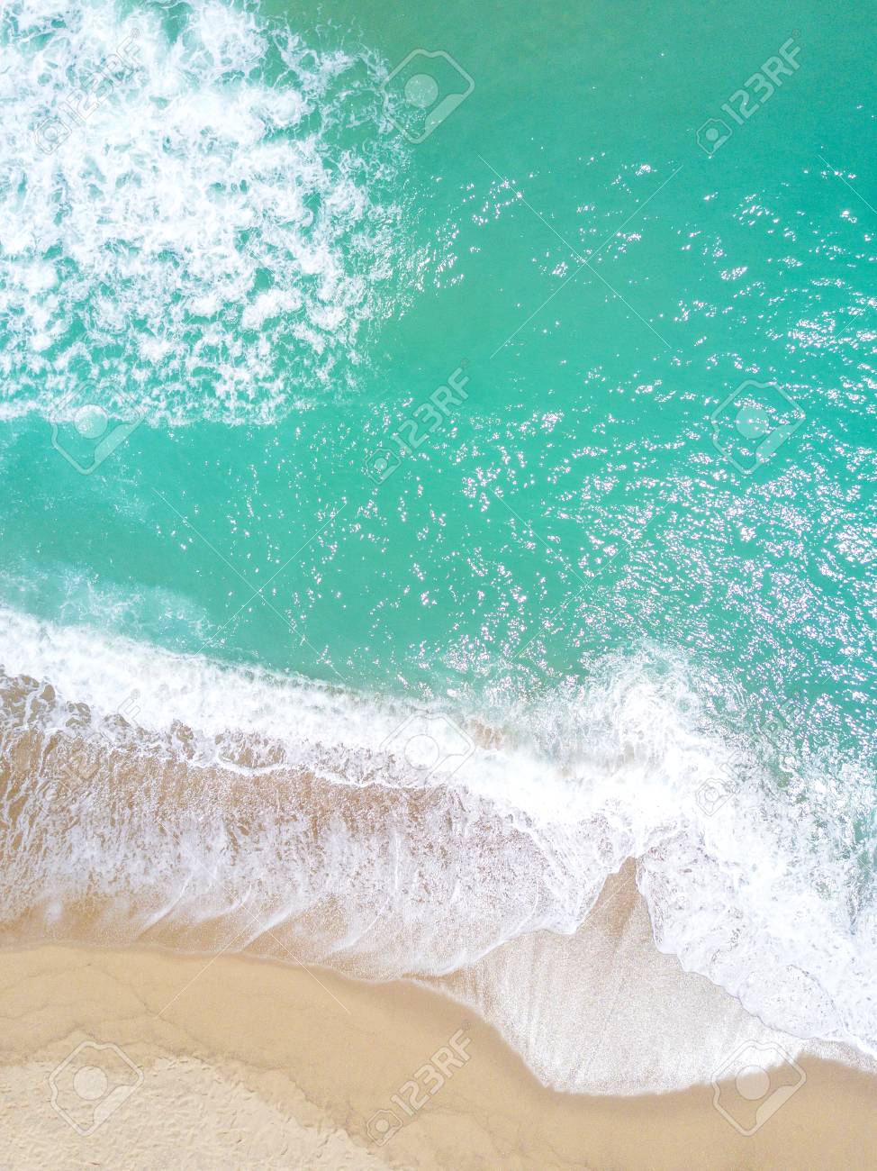 白砂のビーチと海の眺め の写真素材 画像素材 Image