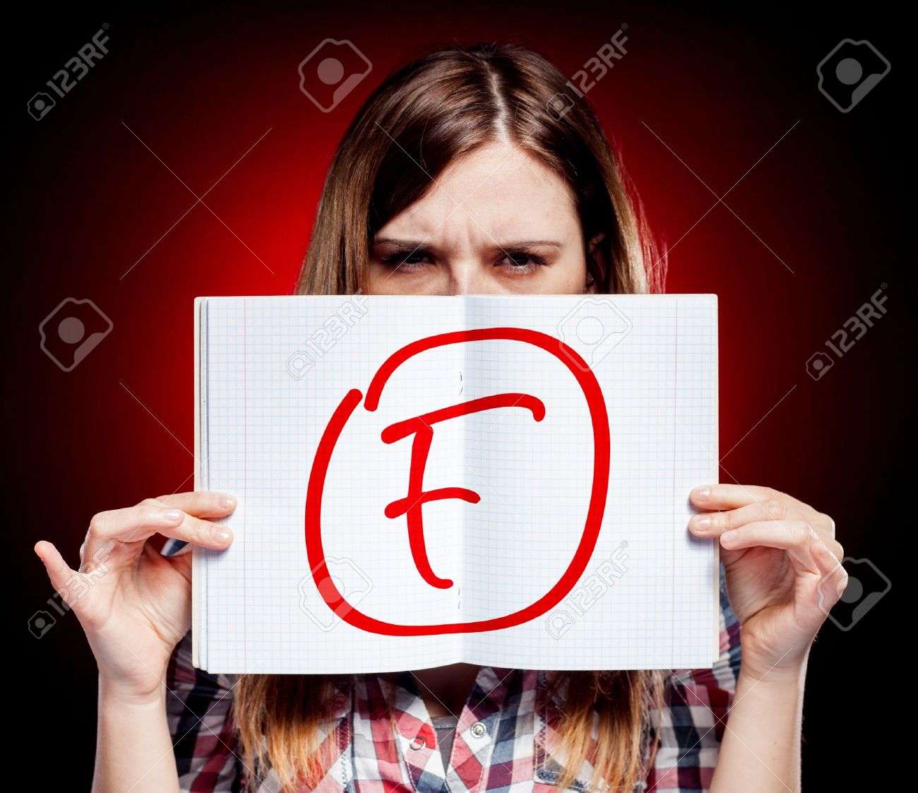 失敗したテストや試験と失望した女 の写真素材 画像素材 Image