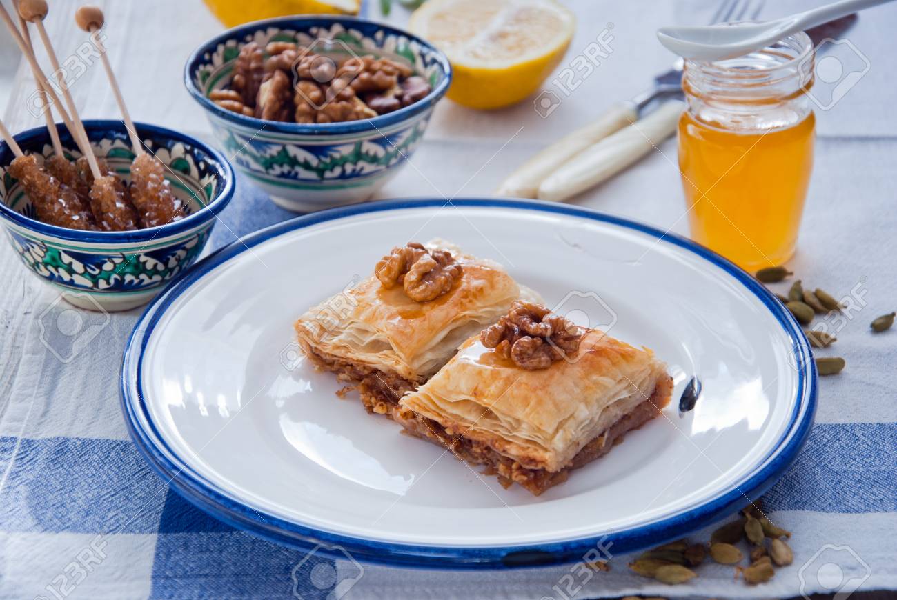 トルコ ナットとフィロ ペストリー デザート バクラヴァ の写真素材 画像素材 Image