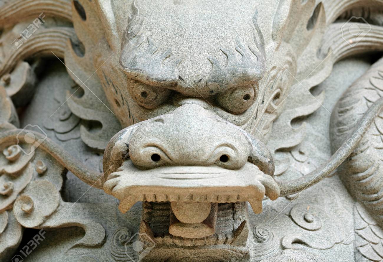 龍の石像 龍の石像