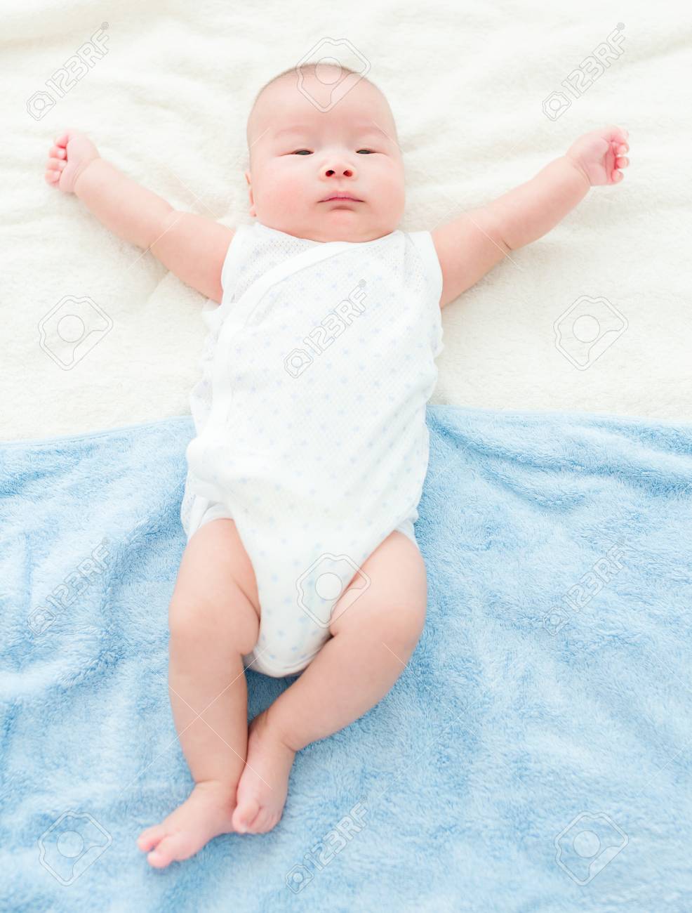 赤ちゃん男の子全長 の写真素材 画像素材 Image