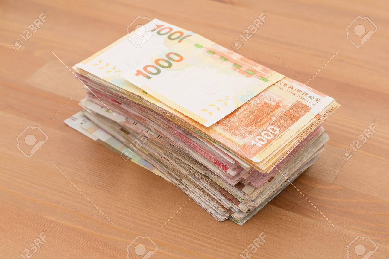 테이블에 홍콩 달러의 스택 로열티 무료 사진, 그림, 이미지 그리고 스톡포토그래피. Image 40820581