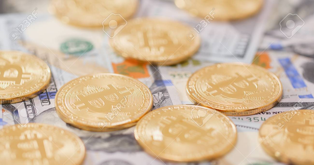 미국 달러와 비트 코인 로열티 무료 사진, 그림, 이미지 그리고 스톡포토그래피. Image 96315426