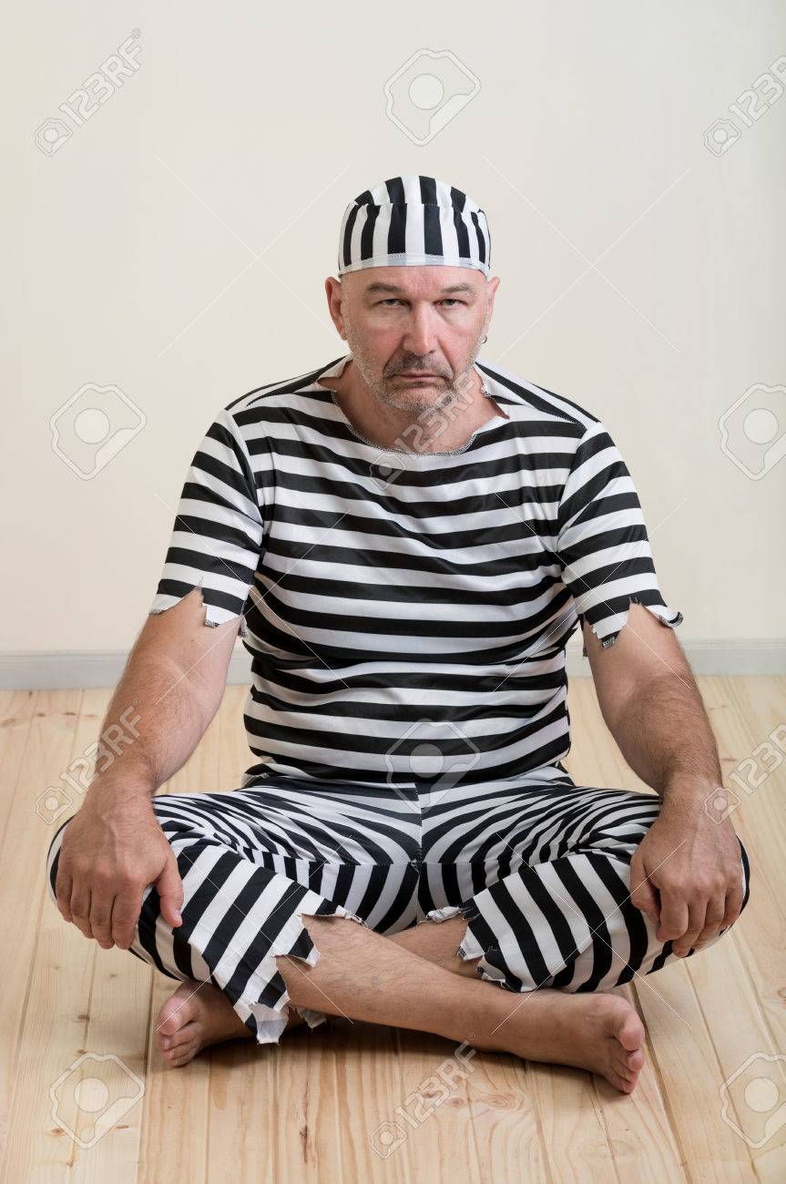 刑務所の服装の男性囚人の肖像画 の写真素材 画像素材 Image