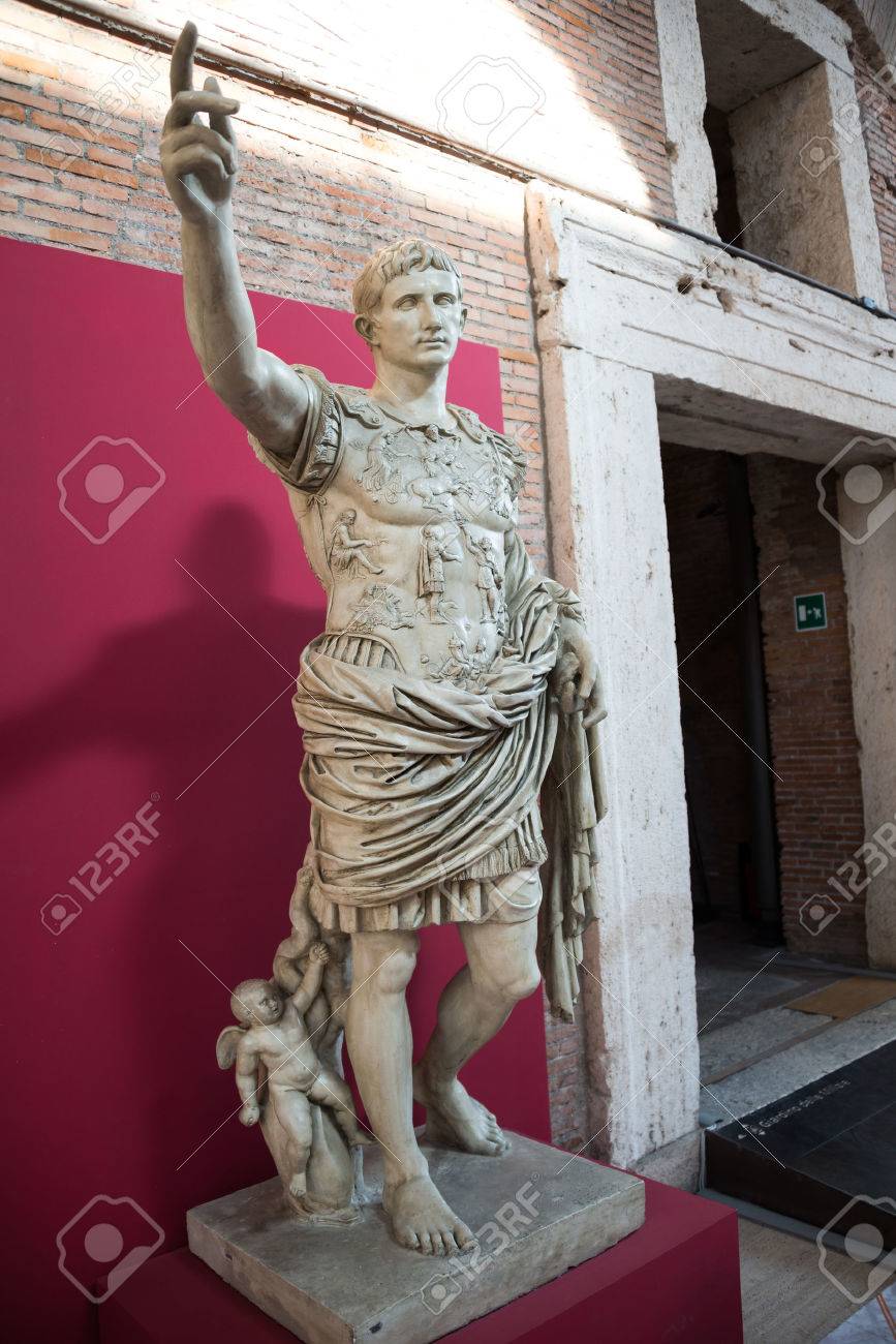 プリマポルタのアウグストゥス 高さ60cm , ローマ帝国 ファイル:Statue-Augustus.jpg - Wikipedia