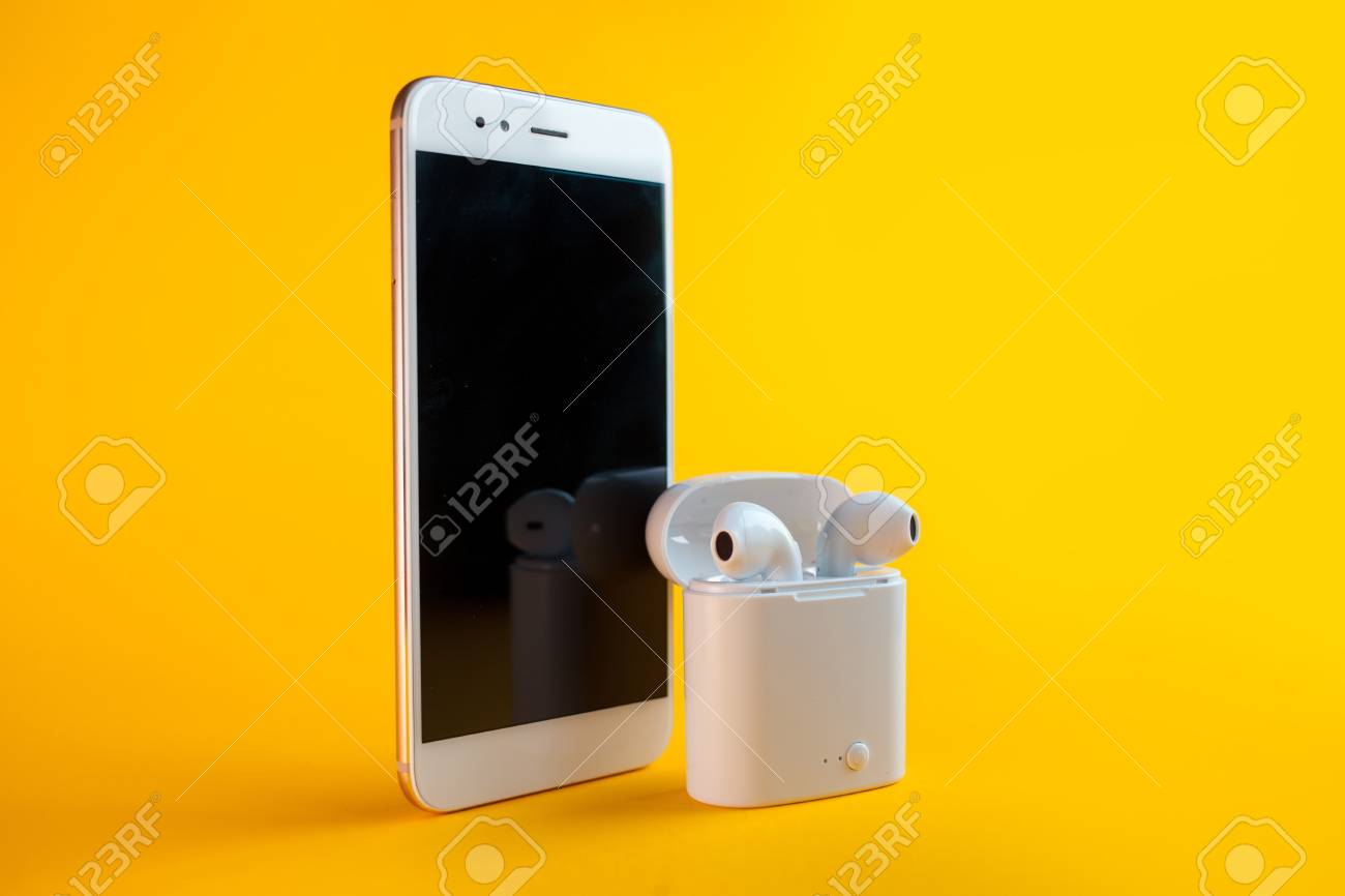 Set of music lover, the smartphone with a subscription to music..
