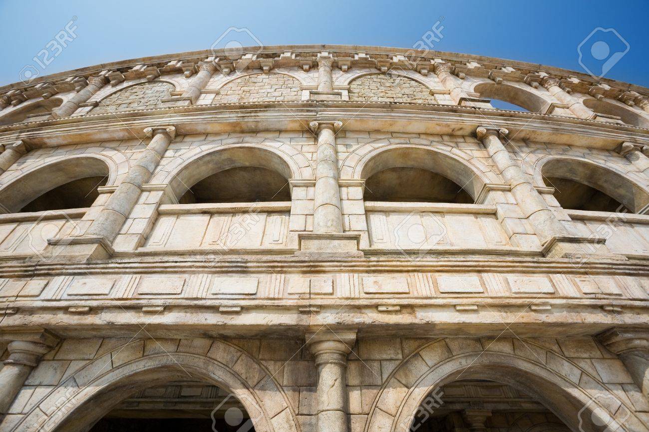 古代の遺跡 Ped のローマ建築の石のコピーを再構成しました の写真素材 画像素材 Image