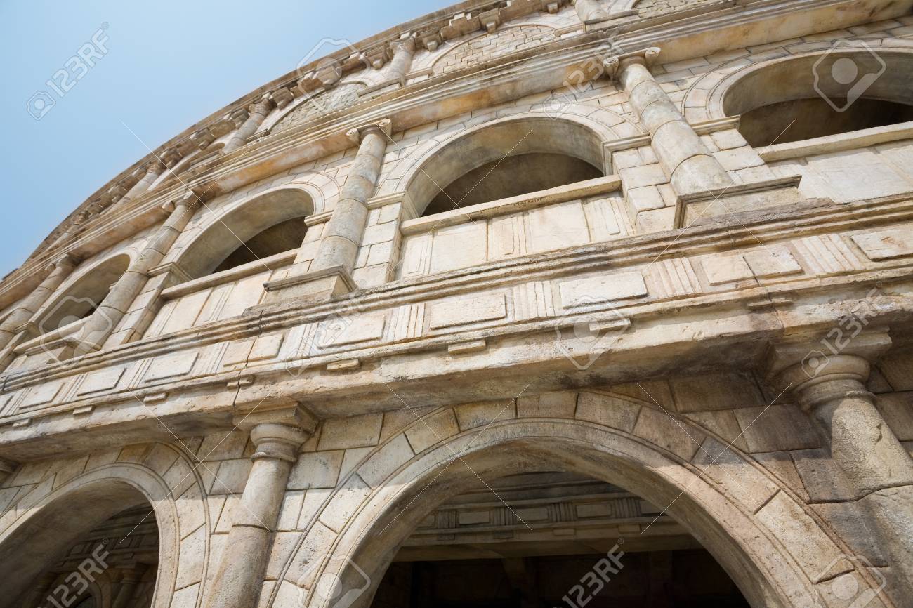 古代の遺跡 古代ローマの時代から建築物の石のコピーを再構成しました の写真素材 画像素材 Image 1781