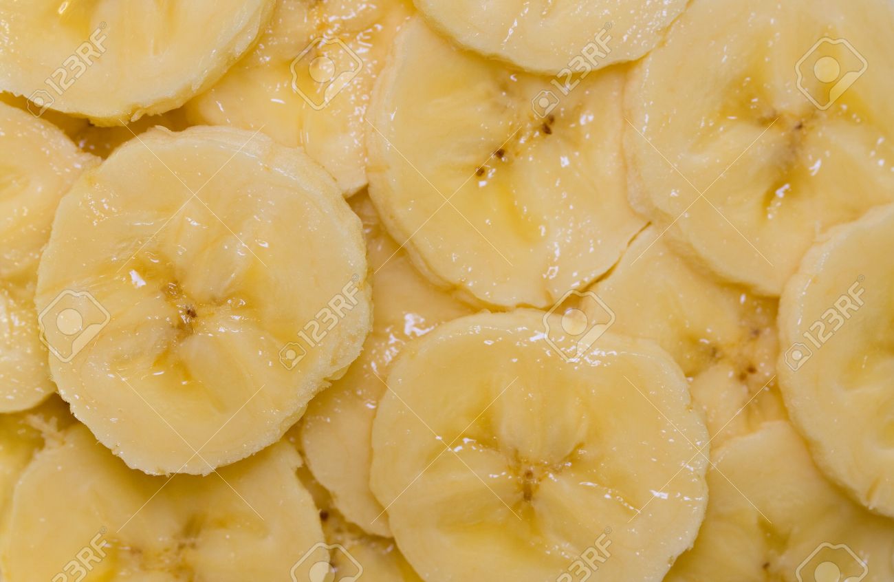 https://previews.123rf.com/images/lienkie/lienkie0902/lienkie090200006/4240967-closeup-of-slices-of-fresh-juicy-banana-shallow-depth-of-field-with-focus-on-the-slice-on-the-left.jpg