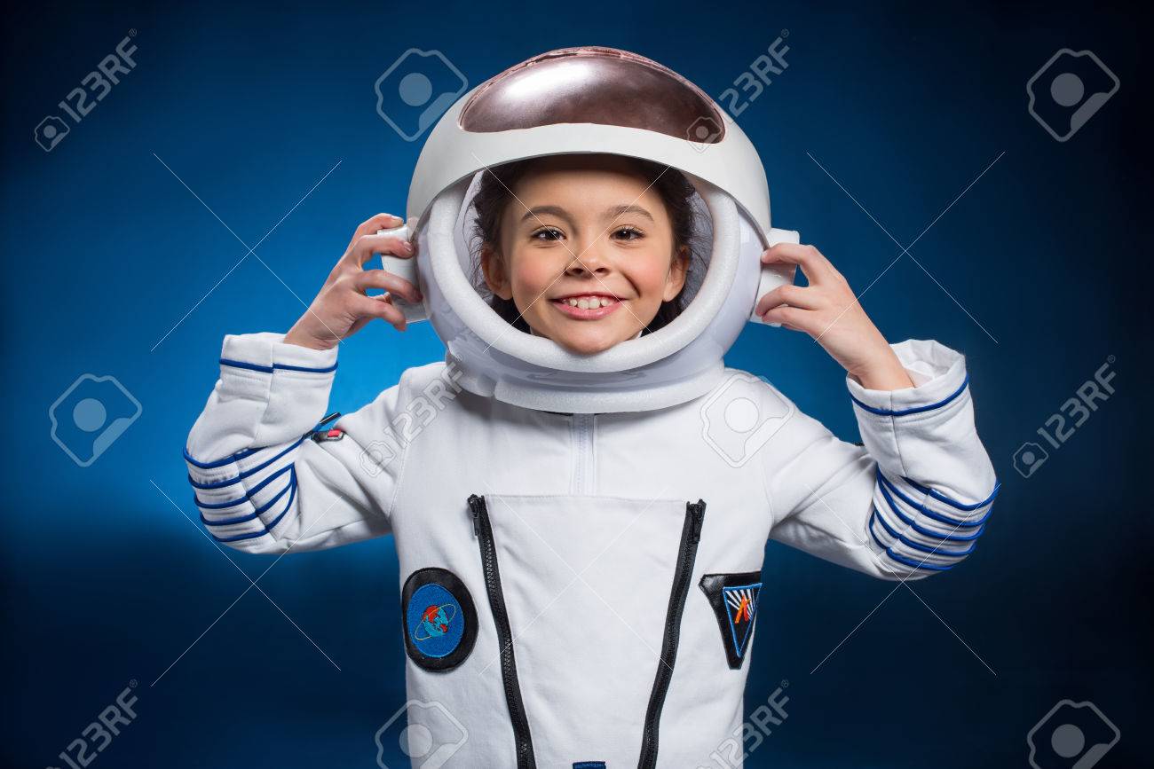 Little girl in space suit - 76419612 Little girl in space suit - 76419612