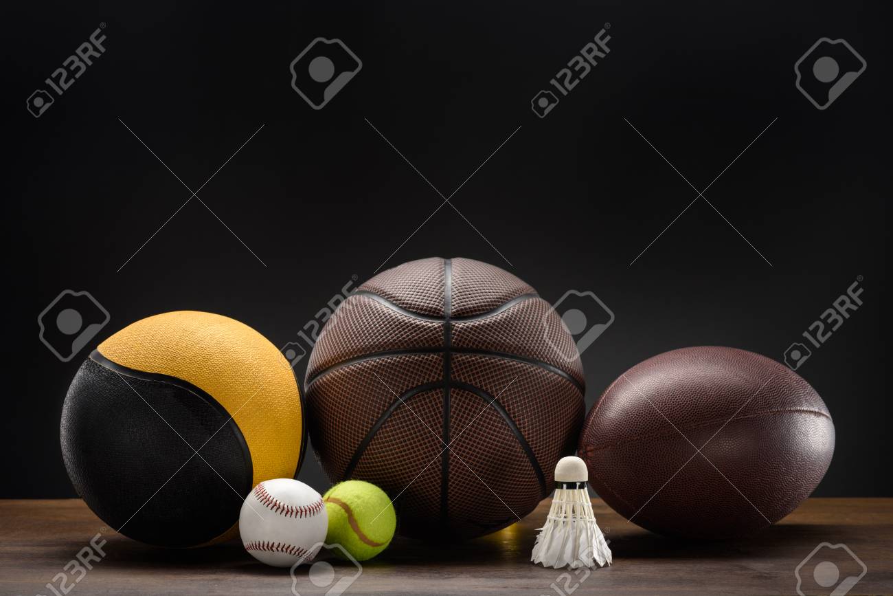 スポーツボールとシャトルコック の写真素材 画像素材 Image